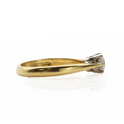 Lot 48 - An 18ct gold single stone diamond ring