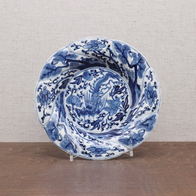 Lot 51 - A Chinese blue and white plate