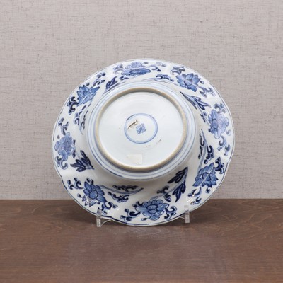 Lot 51 - A Chinese blue and white plate