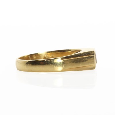 Lot 59 - An 18ct gold single stone diamond ring