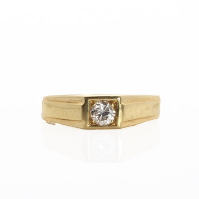 Lot 1051 - An 18ct gold single stone diamond ring