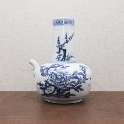 Lot 169 - A Chinese blue and white kendi vase