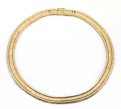 Lot 243 - A 9ct gold collar necklace