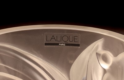 Lot 162 - A Lalique glass 'Martinets' vase