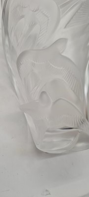 Lot 162 - A Lalique glass 'Martinets' vase