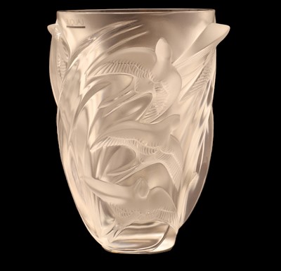 Lot 162 - A Lalique glass 'Martinets' vase