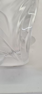 Lot 162 - A Lalique glass 'Martinets' vase
