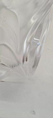 Lot 162 - A Lalique glass 'Martinets' vase