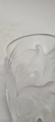 Lot 162 - A Lalique glass 'Martinets' vase