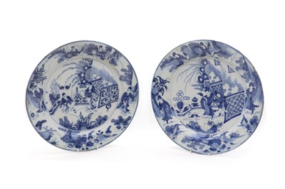 Lot 119 - A pair of Delft chargers