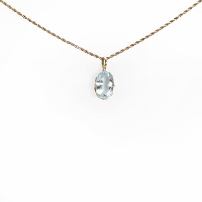 Lot 1039 - A gold single stone aquamarine pendant