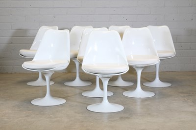 Lot 409 - A set of eight Knoll 'Tulip' dining chairs