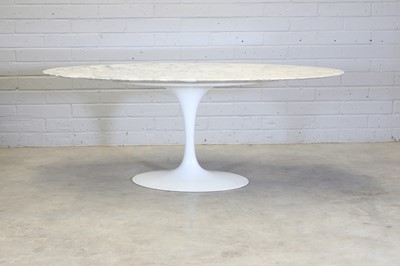 Lot 408 - A Knoll 'Tulip' dining table