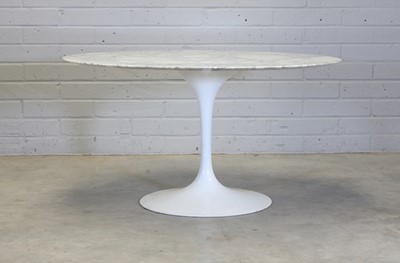 Lot 405 - A Knoll 'Tulip' dining table