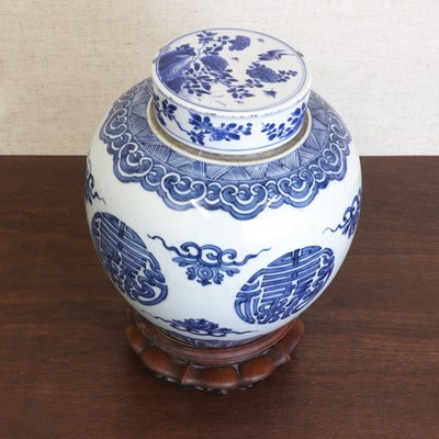 Lot 48 - A Chinese blue and white jar