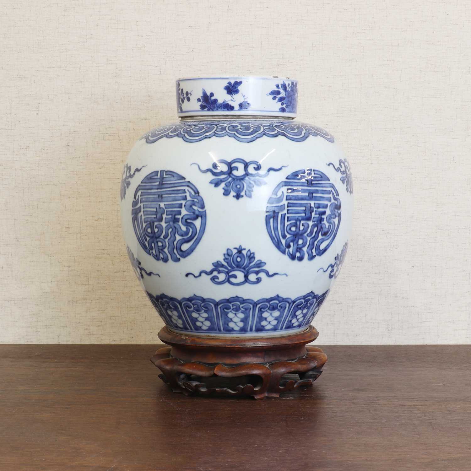 Lot 48 - A Chinese blue and white jar