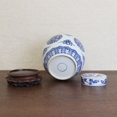 Lot 48 - A Chinese blue and white jar