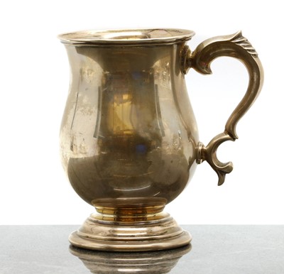 Lot 15 - A George III-style silver mug