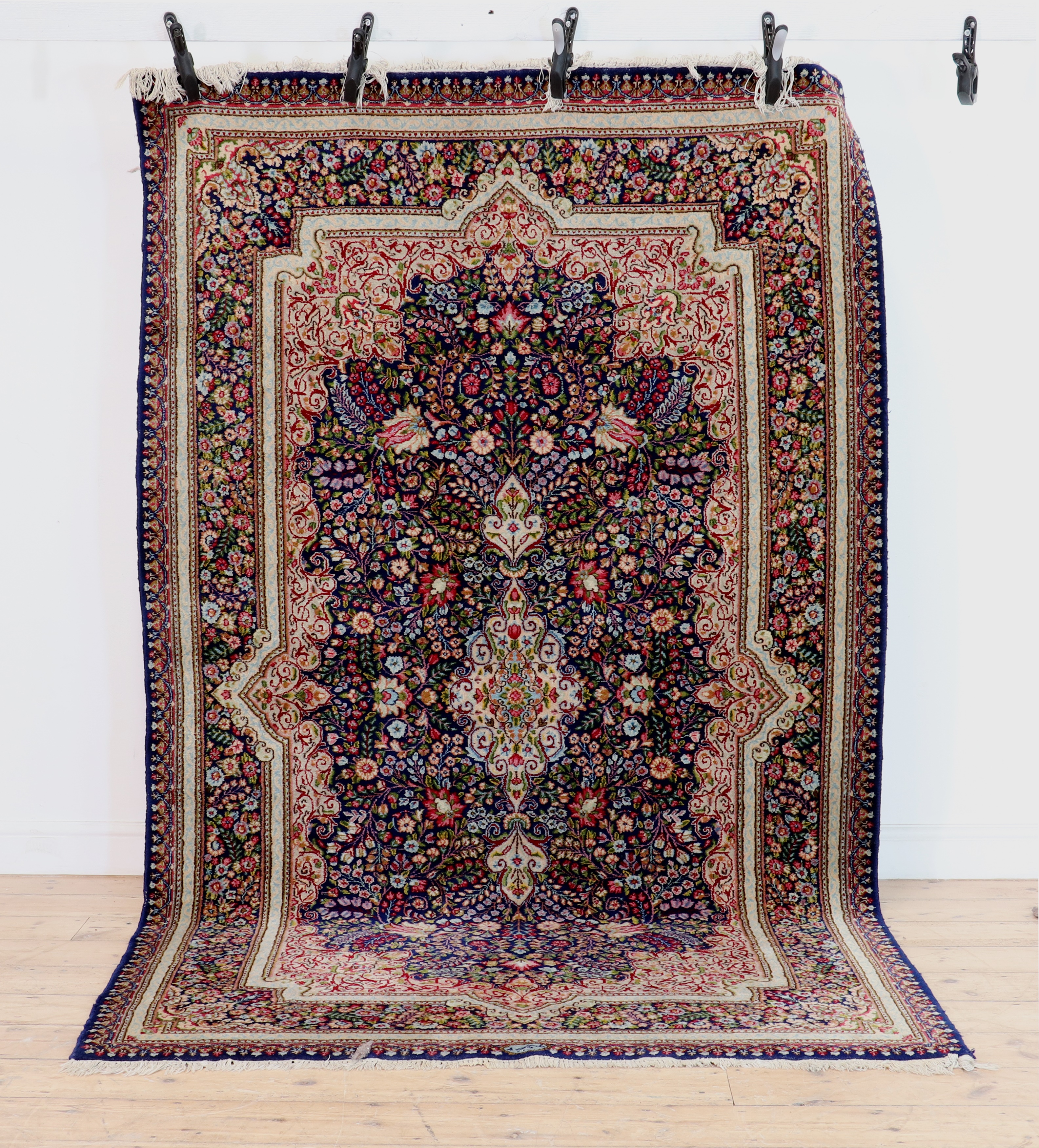 Lot 533 - A Kashan rug,