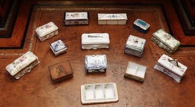 Lot 140 - A collection of porcelain stamp boxes