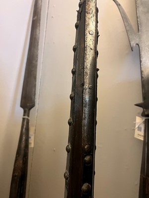 Lot 335 - A group of weapons and weaponry