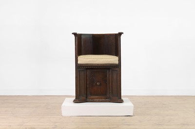 Lot 356 - A walnut 'sedile a pozzetto' chair