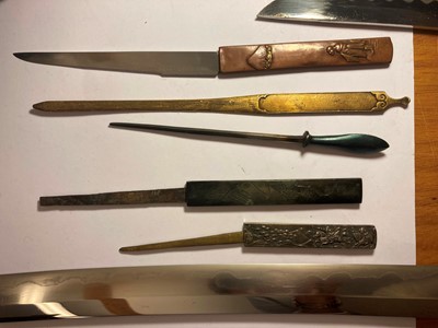 Lot 45 - A collection of Japanese blades