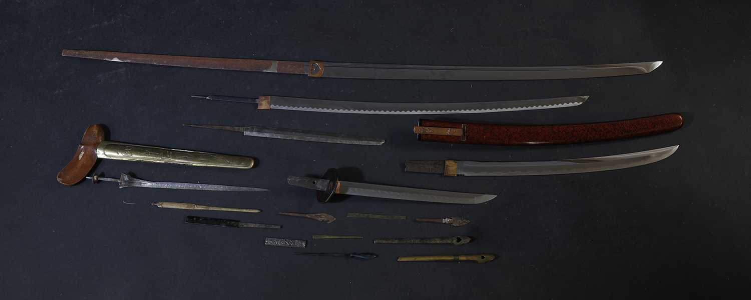 Lot 45 - A collection of Japanese blades