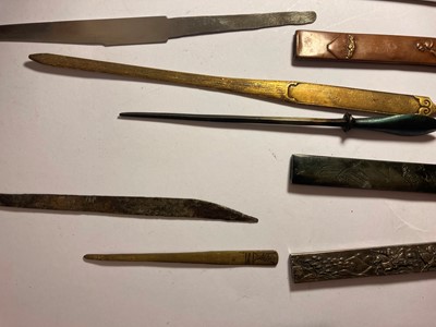 Lot 45 - A collection of Japanese blades