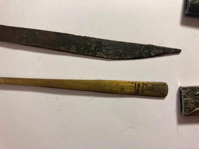 Lot 45 - A collection of Japanese blades