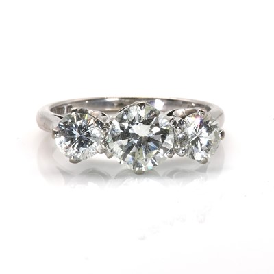 Lot 99 - An 18ct white gold graduated three stone diamond ring