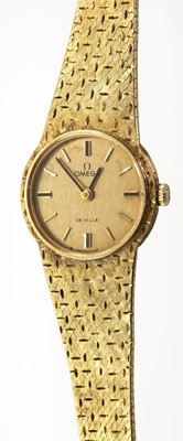 Lot 301 - An 18ct gold ladies' Omega De Ville quartz bracelet watch