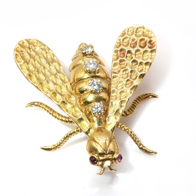 Lot 60 - An 18ct gold diamond set bee brooch, by Chaumet, c.1970