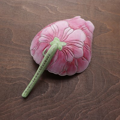 Lot 124 - A Chinese famille rose lotus cup