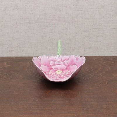 Lot 124 - A Chinese famille rose lotus cup