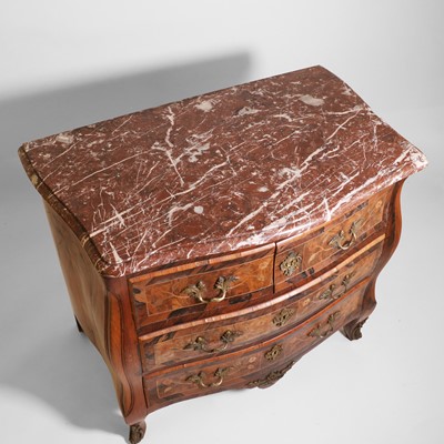 Lot 76 - A walnut, rosewood and marquetry commode