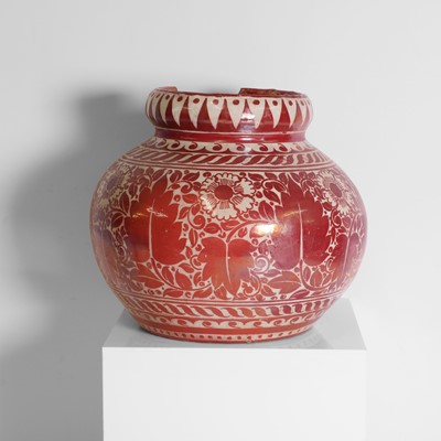 Lot 105 - An Arts & Crafts lustre pottery vase