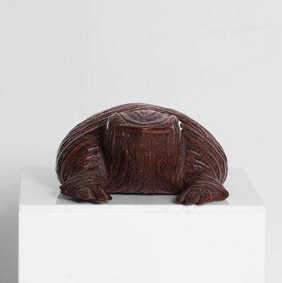 Lot 255 - A carved wooden snuffbox in the form of a toad