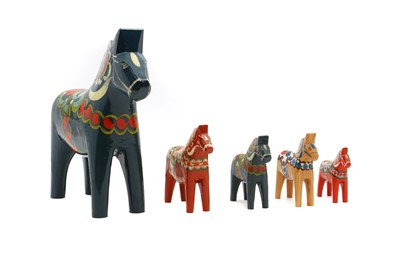 Lot 409 - A set of five Swedish painted 'Dala' horses