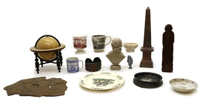 Lot 211 - A group of collectable items