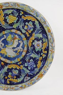 Lot 519 - A large Urbino-style maiolica charger