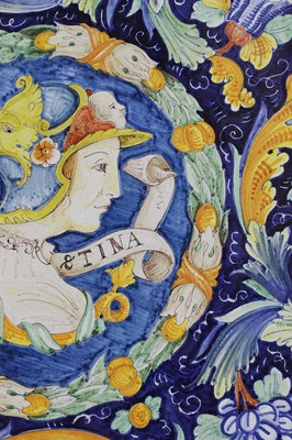 Lot 519 - A large Urbino-style maiolica charger
