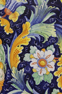 Lot 519 - A large Urbino-style maiolica charger