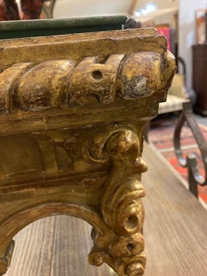 Lot 535 - A giltwood planter