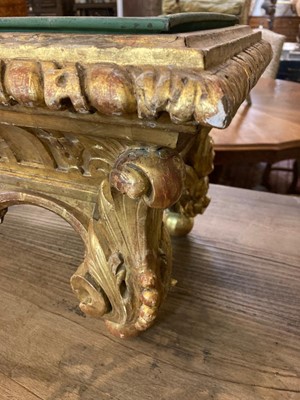 Lot 535 - A giltwood planter