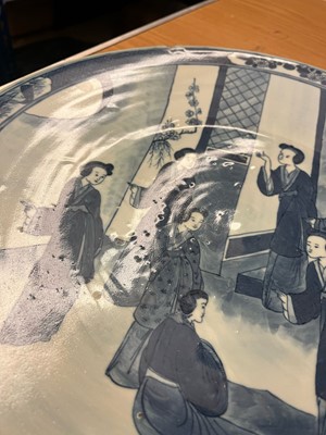 Lot 176 - A Chinese blue and white charger