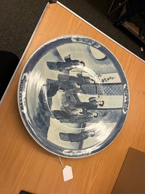 Lot 176 - A Chinese blue and white charger