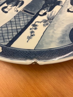 Lot 176 - A Chinese blue and white charger