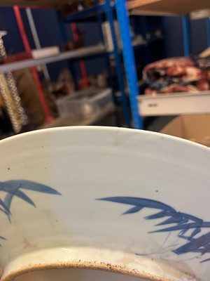 Lot 176 - A Chinese blue and white charger