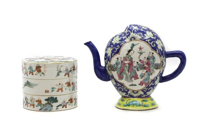 Lot 87 - A Chinese famille rose two-tier box and cover